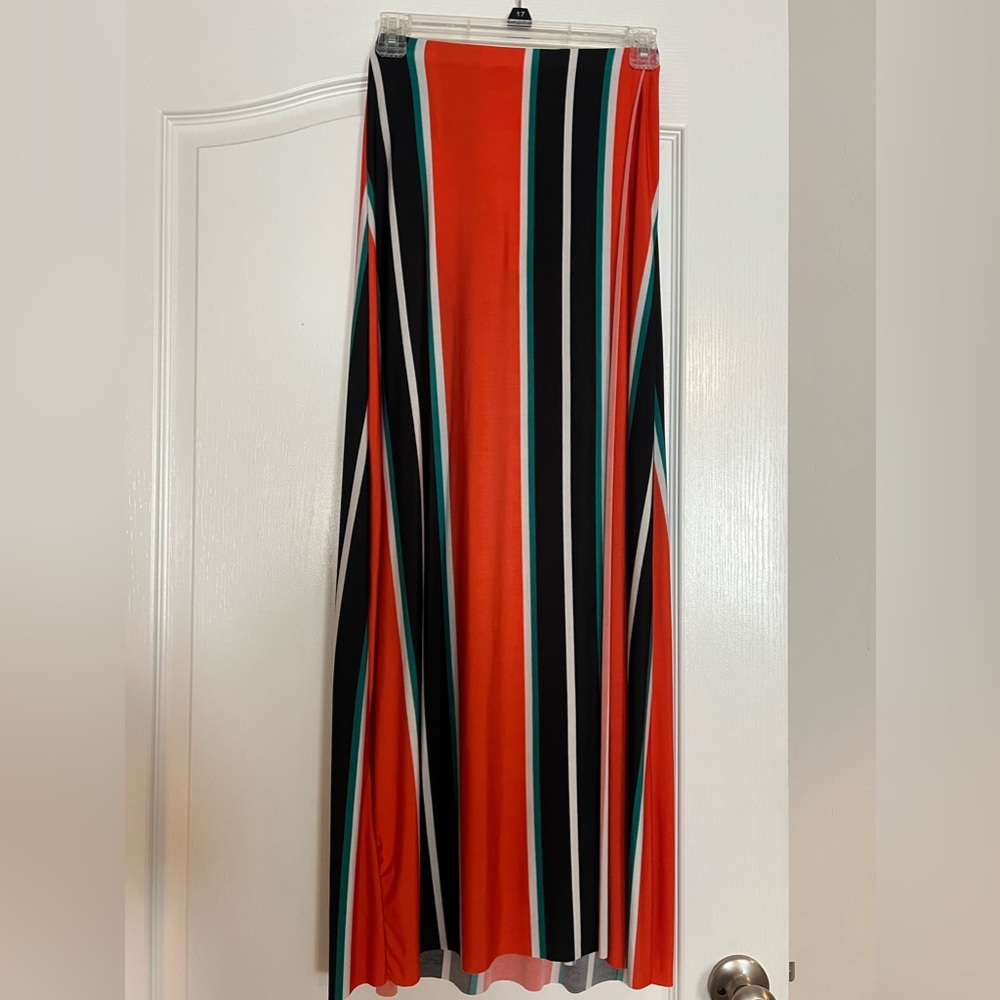 Fashion nova maxi skirt with slit